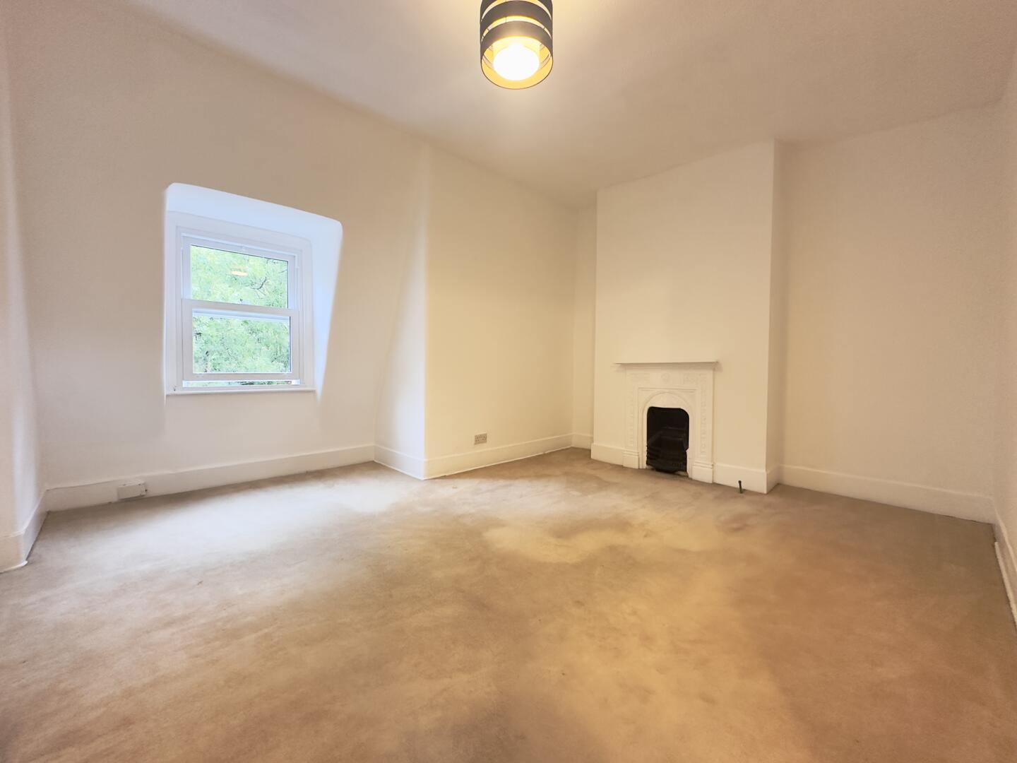 1 bed property in Tower Terrace, London